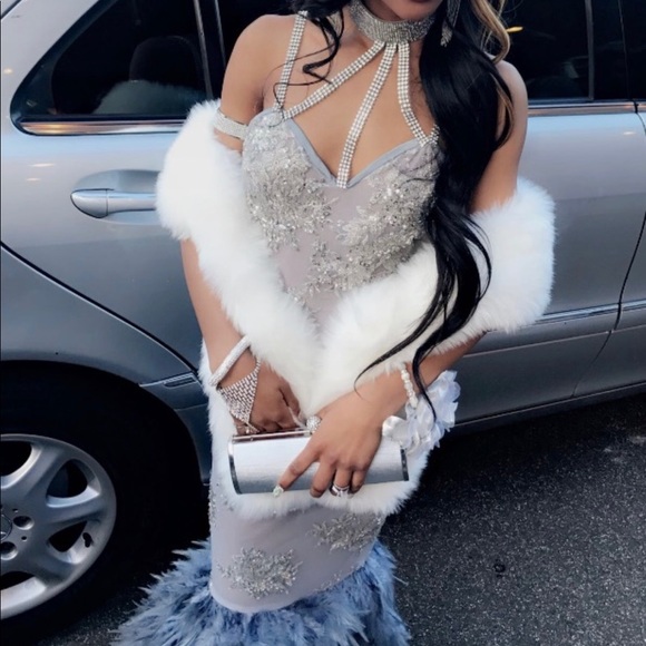 Prom dress - Picture 1 of 3